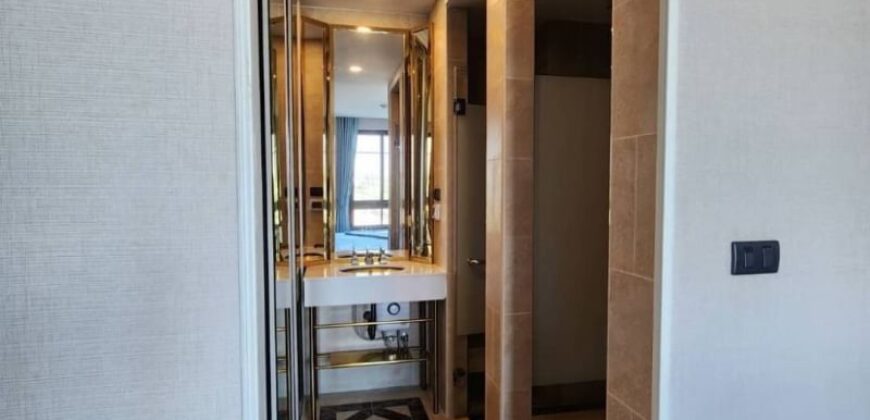 Espana Condo Resort, 5th floor